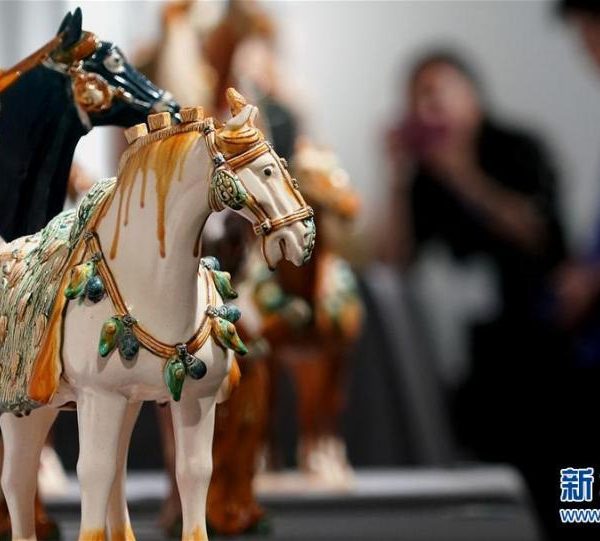 “洛阳三彩艺术作品巡展”首展在河南博物院举办